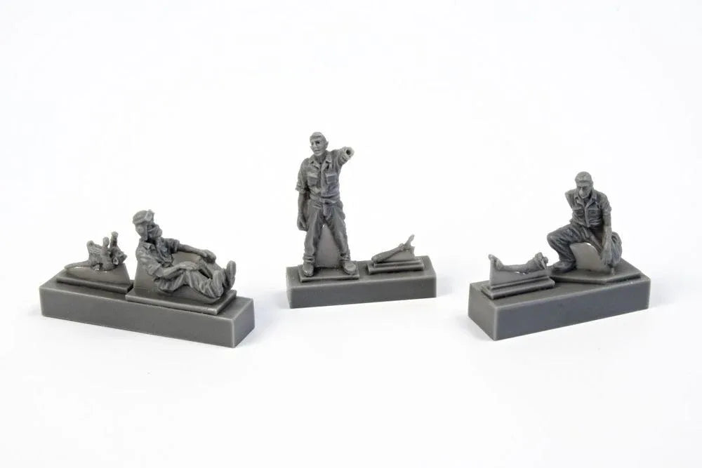 RAF Pilot Sitting in Cockpit w/Monkey on Shoulder+2 Mechanics,Western Desert - PremiumHobby