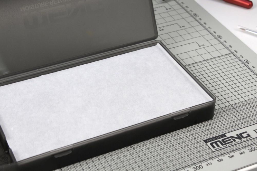 Moisture-Retaining Palette for Acrylic Paints