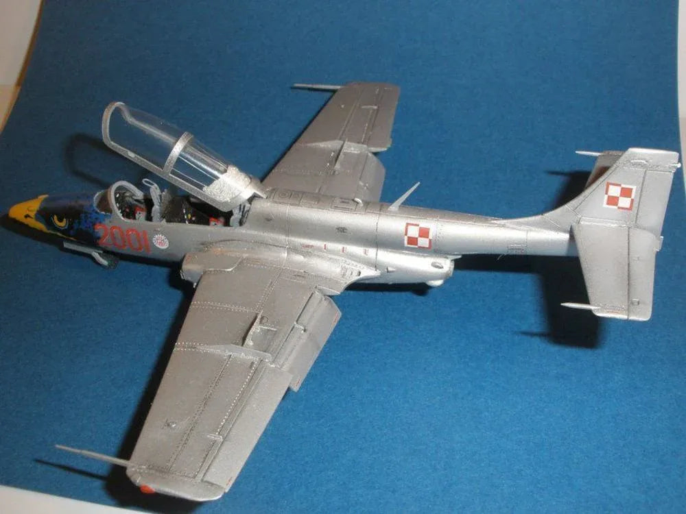 TS-11 White Eagle Iskra - PremiumHobby