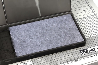 Moisture-Retaining Palette for Acrylic Paints