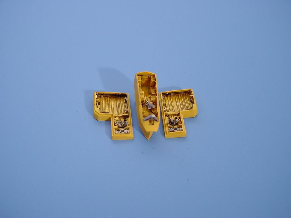 F-84G Thunderjet Waffenschächte mit der Bewaffnung.