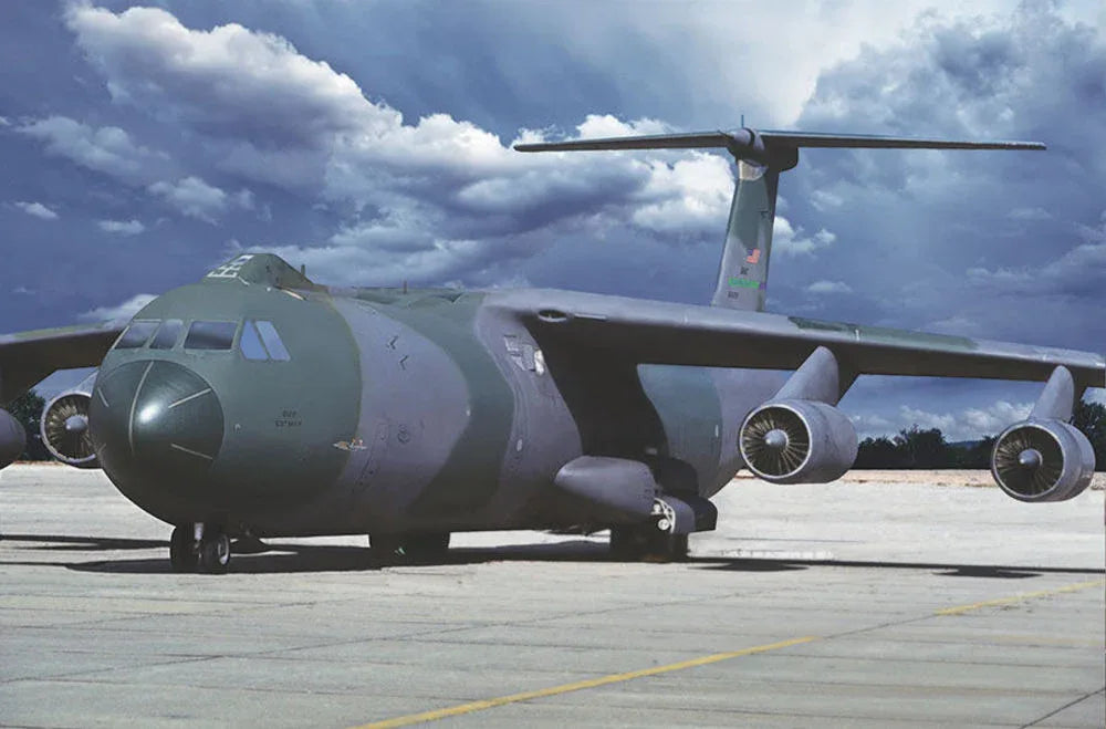 Lockheed C-141B Starlifter - PremiumHobby