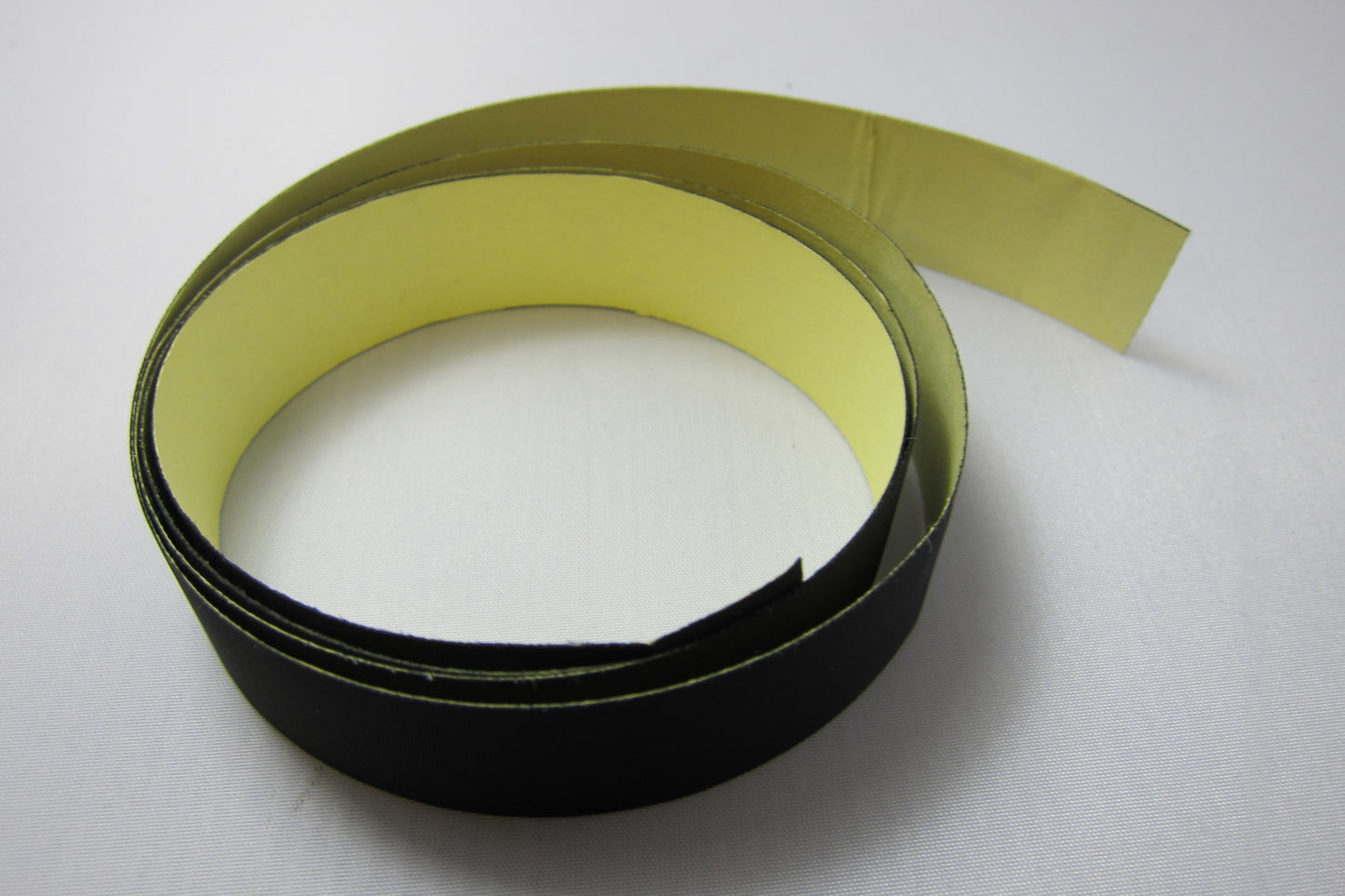 1 meter insulate tape. 2,2 cm width